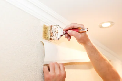 Pose de papier peint à Combre — revêtements muraux et toiles de verre